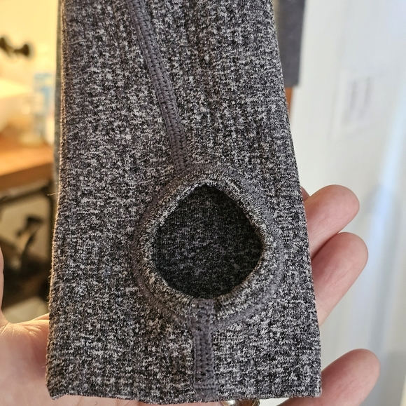 Zyia Heathered Black Running Long Sleeve - Picture 4 of 4